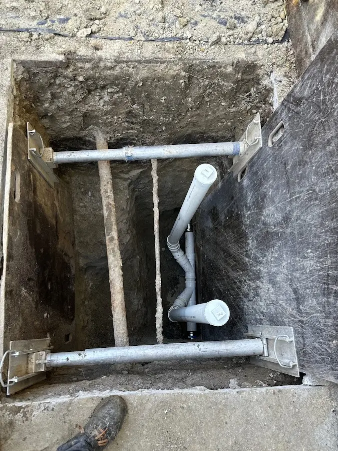 Experienced plumber completing Drain Cleaning work in Beaverton